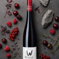 Wielerwijn - Fles 5 - Pinot Noir 2 Tour 2026 - Wijnpakket rode wijn en luxe cava