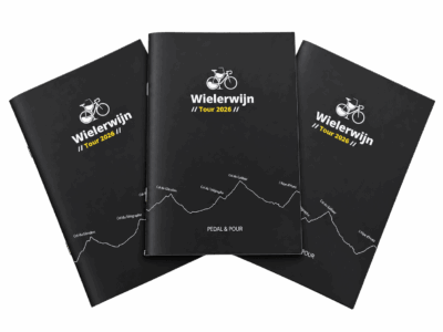 Wielerwijn - Routeboekje - Tour 2026 Wielerwijn Routeboekje met daarin de beschrijving van de geselecteerde wijnen en wijnhuizen en hun positie direct aan het parcours van de Tour de France 2026.